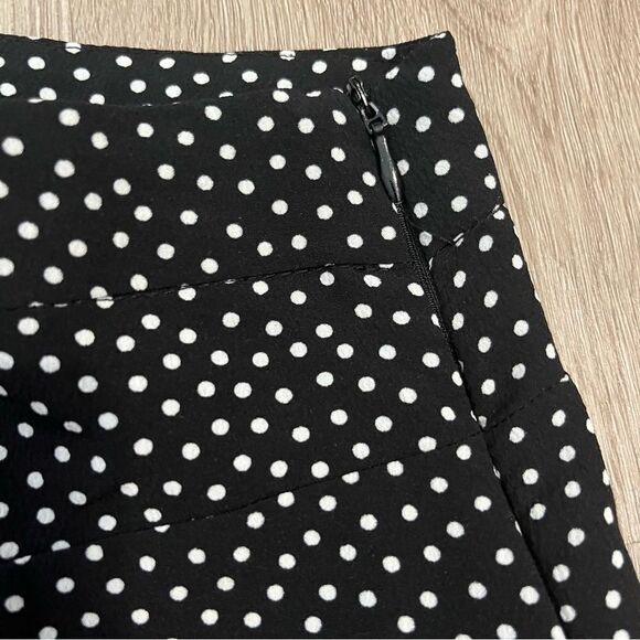 Women's Zara Black & White Polka Dot Print Ruffle Shorts - Picture 5 of 8